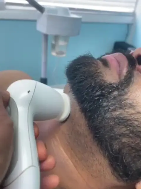 Jiya Eyebrow Threading photo (photo 1 of 3)