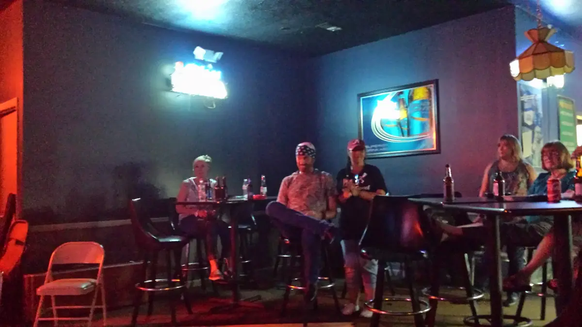 Billy's Sports Bar & Grill — Bars in Hazel Green
