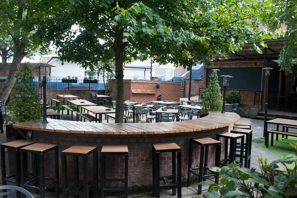 The King & Castle — Bars in Windsor