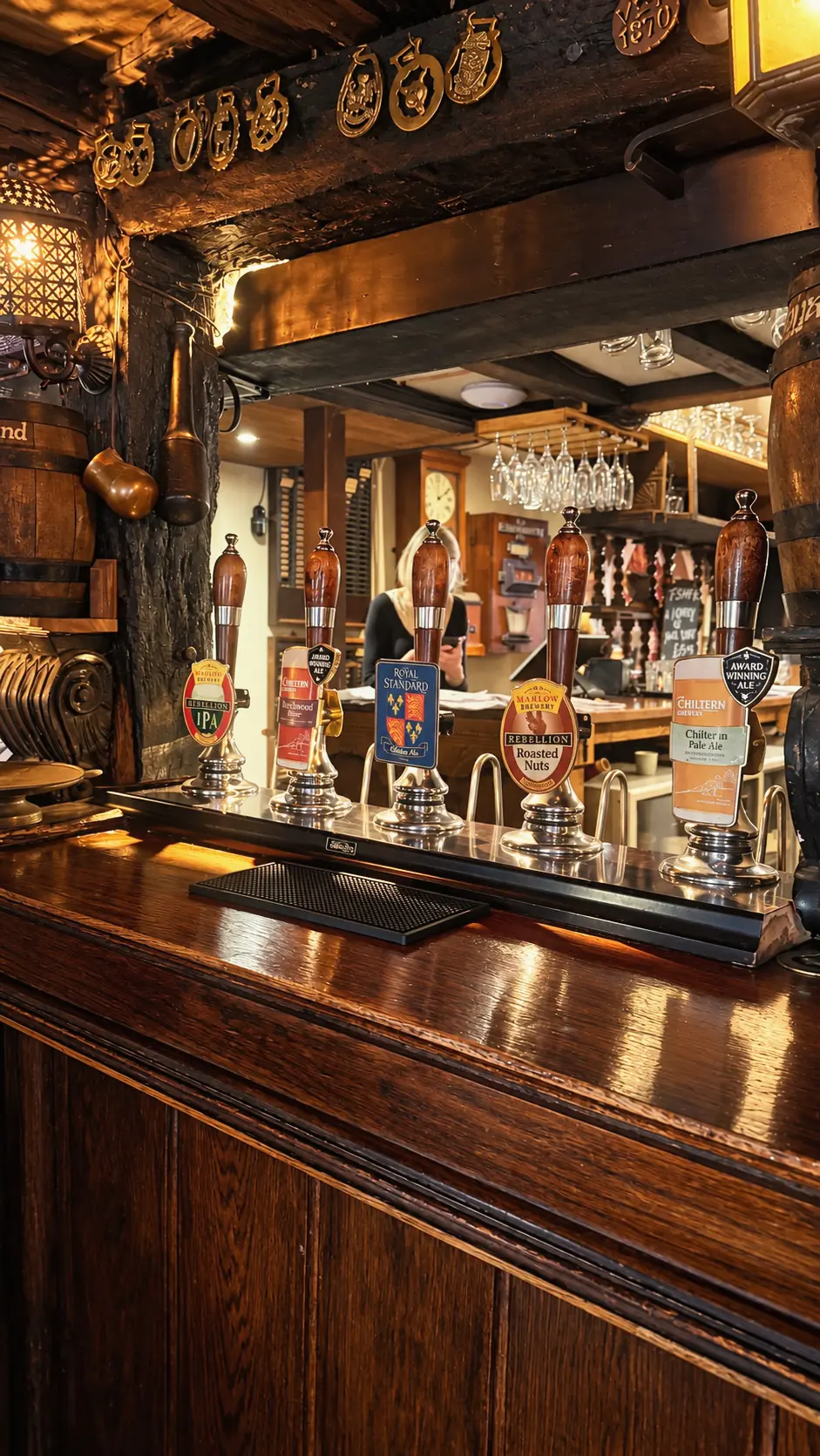 The Royal Standard of England — Bars in Beaconsfield