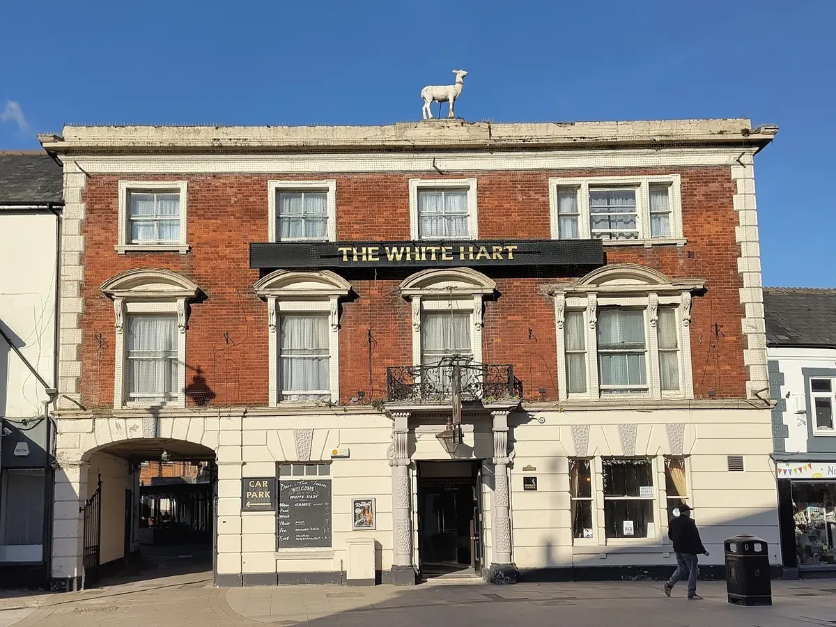 White Hart photo (photo 2 of 3)