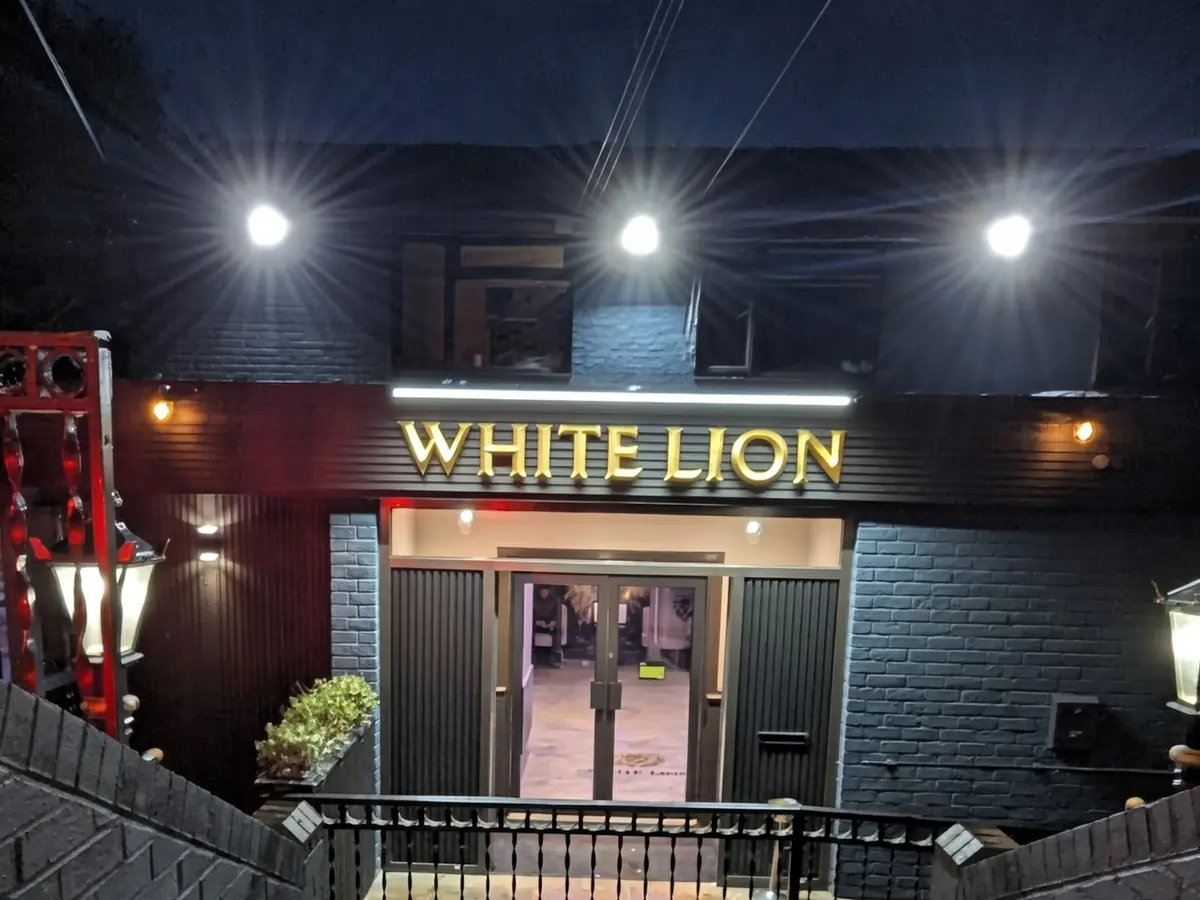 White Lion, Sutton Coldfield — Bars in Sutton Coldfield