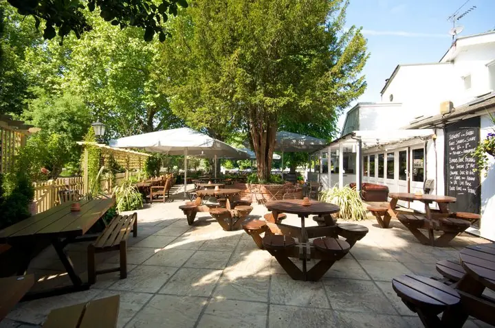 The Boaters Inn — Bars in Kingston Upon Thames