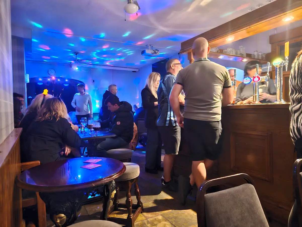 The Queens Head photo (photo 1 of 3)