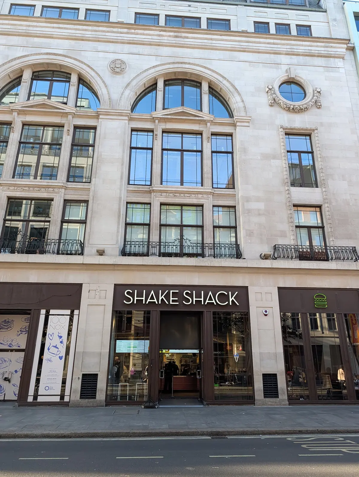 Shake Shack Tottenham Court Road photo (photo 2 of 3)