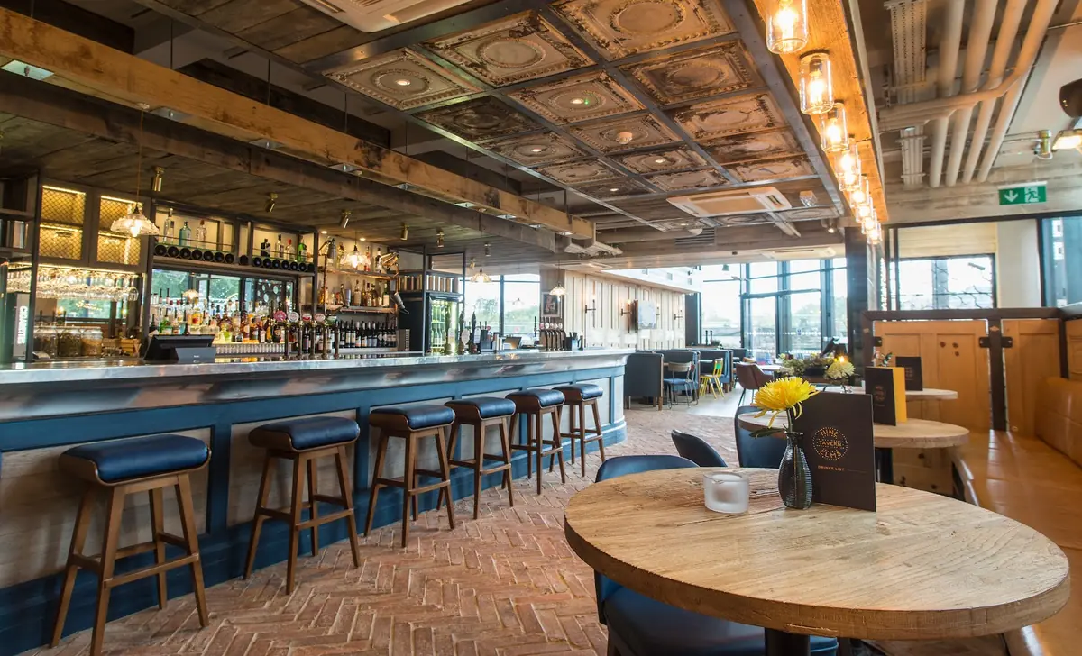 Nine Elms Tavern — Bars in London