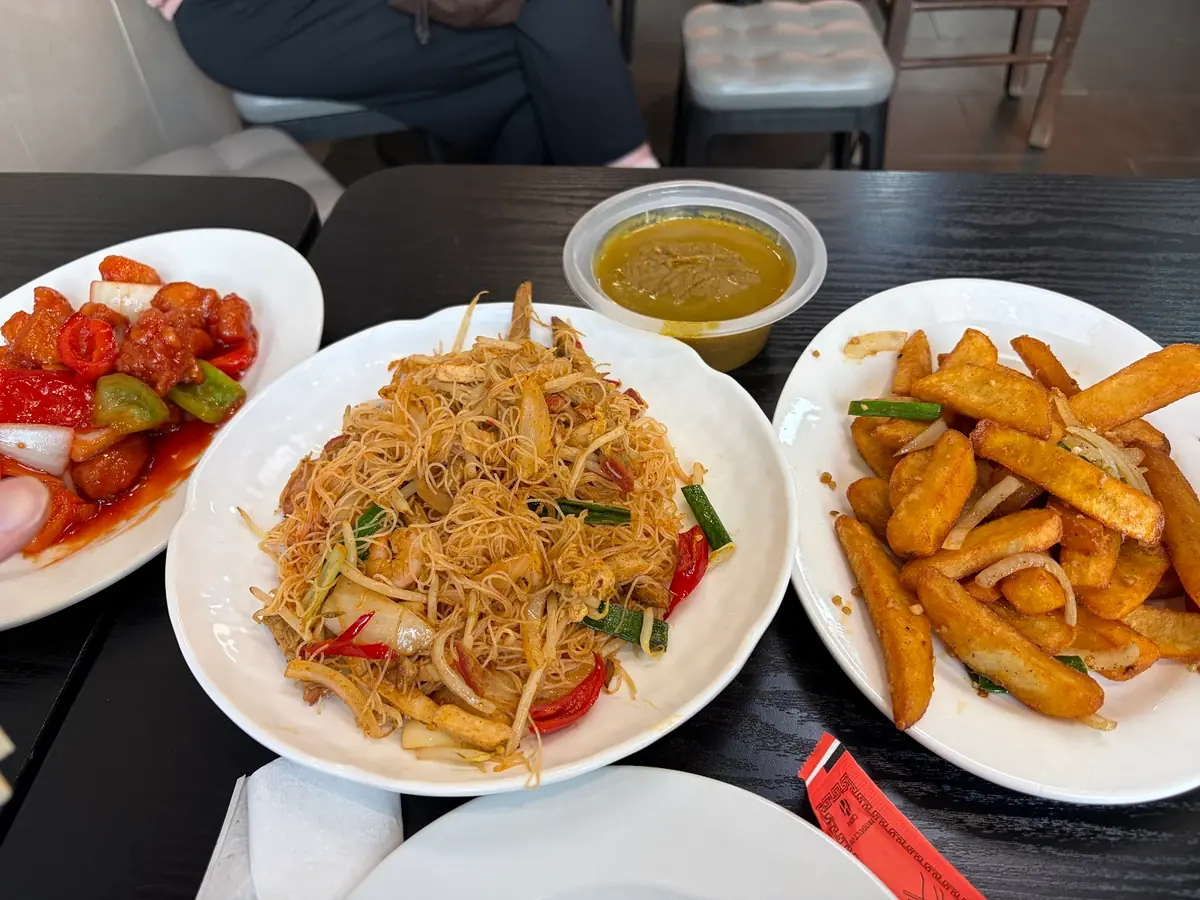 Hungry hungry 有点饿 photo (photo 2 of 3)