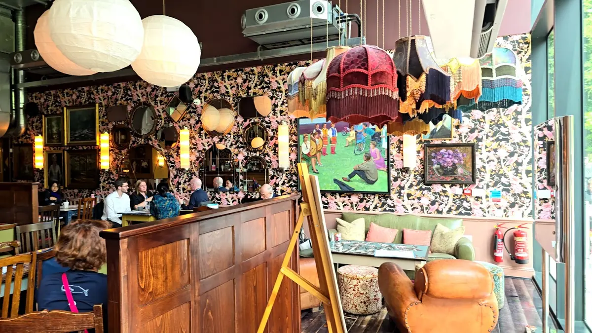 Navarro Lounge photo (photo 1 of 3)