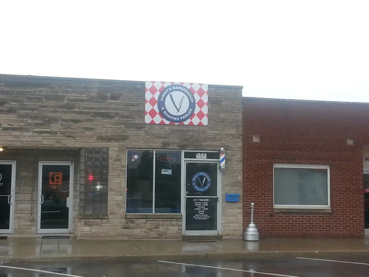 Kings barbershop and shave parlor photo (photo 1 of 3)