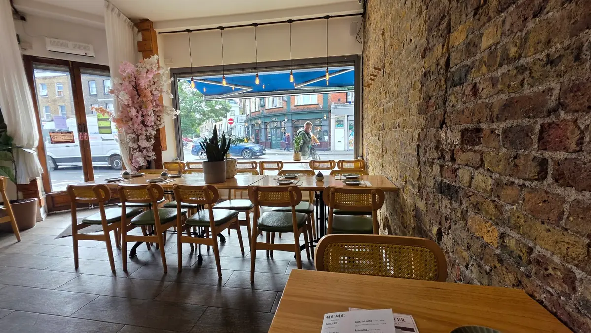 MOMO Sushi Bar Camberwell photo (photo 1 of 3)