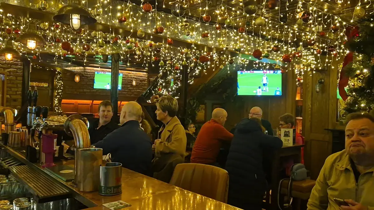 Magee's Bar photo (photo 1 of 3)