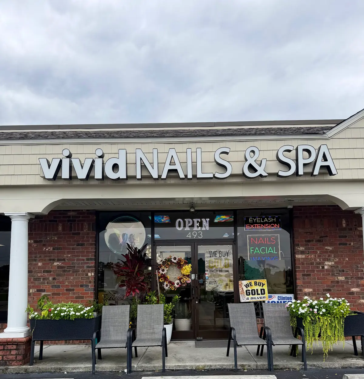 Vivid Nails & Spa photo (photo 1 of 3)