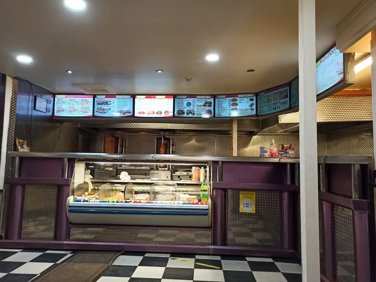 Usta Pizza & Charcoal Grill photo (photo 1 of 3)