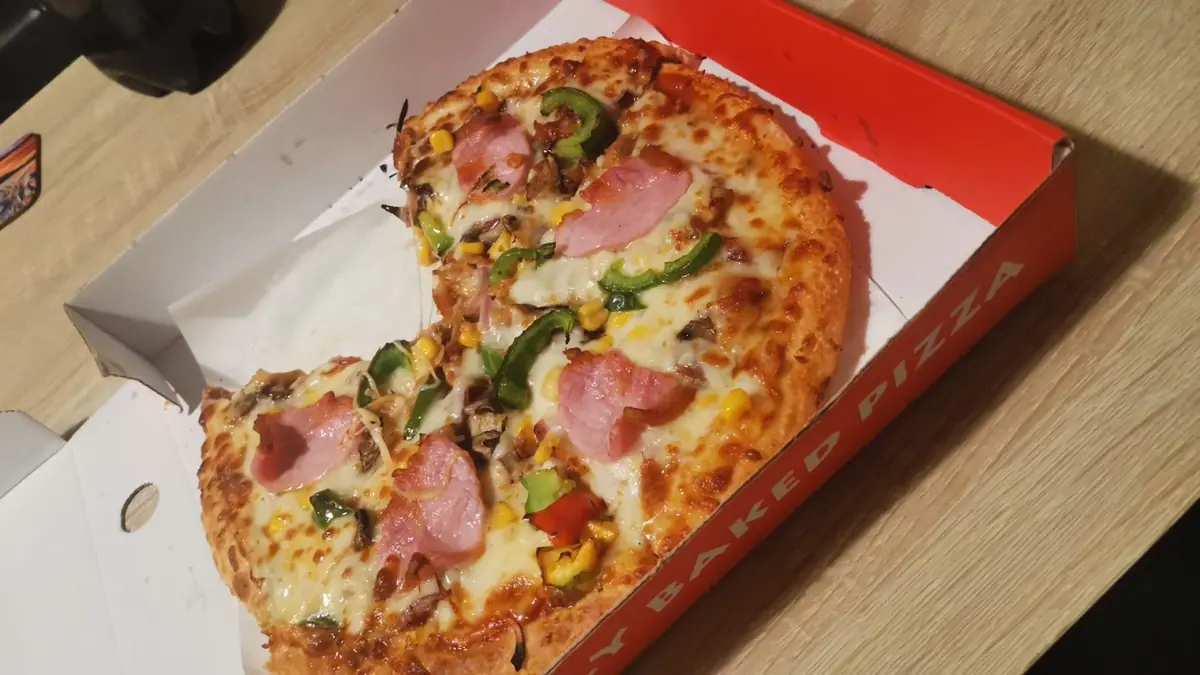 Pizza Box photo (photo 1 of 3)