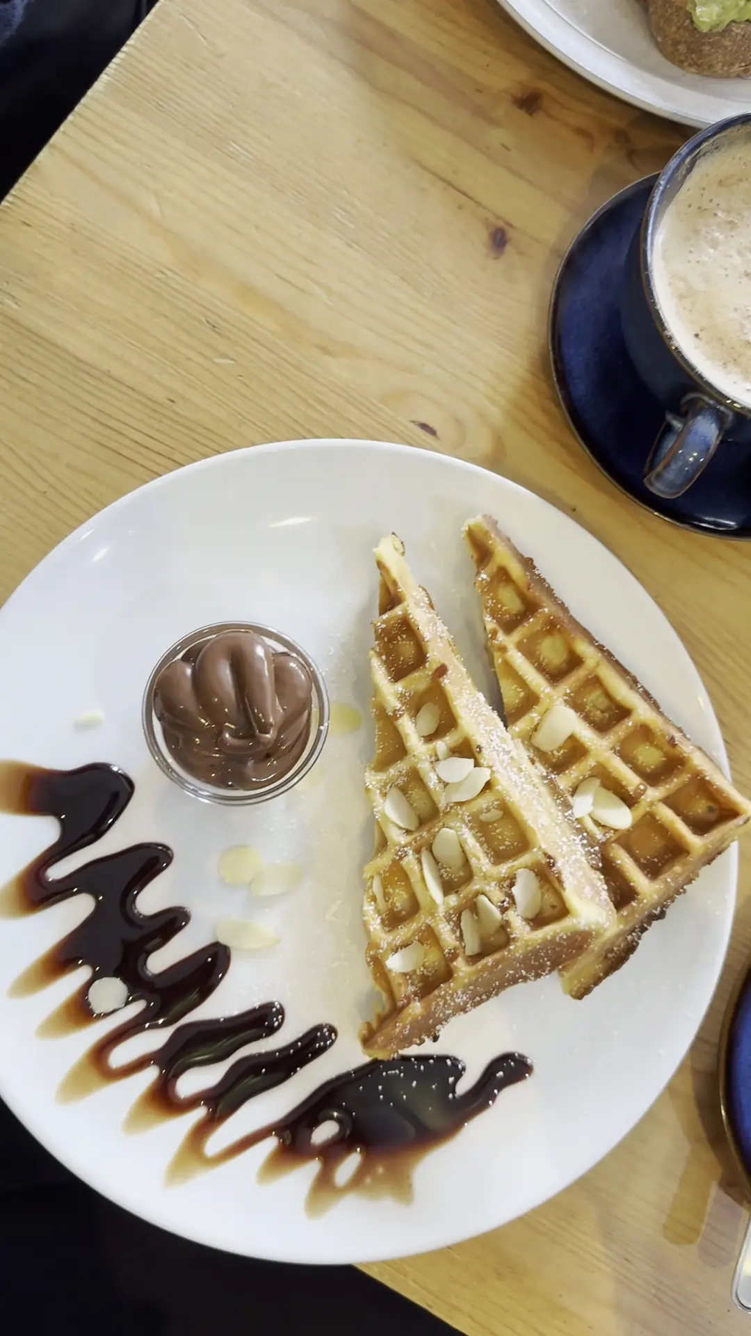 SEVEN neighbourhood cafe photo (photo 1 of 3)