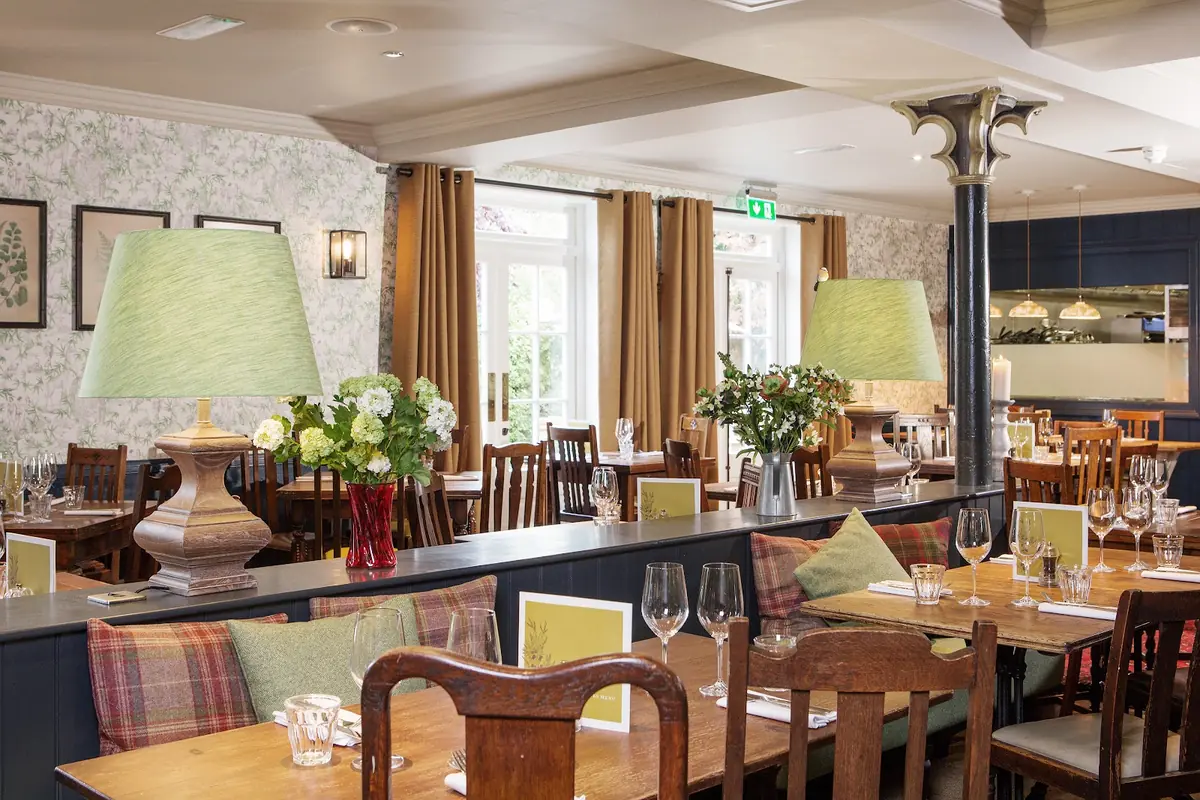 The British Queen, A Heartwood Inn