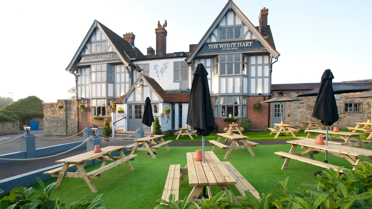 White Hart on the Green photo (photo 2 of 3)