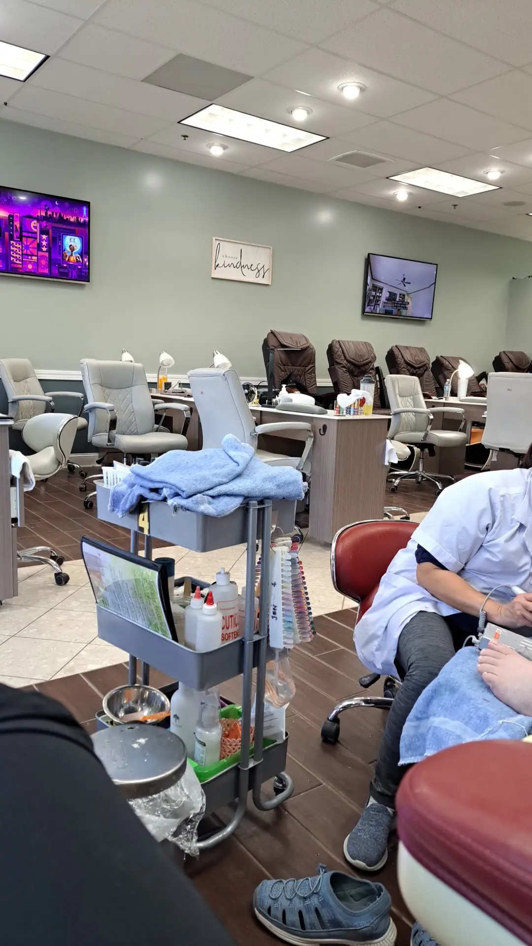 Modern Nails & Spa photo (photo 3 of 3)