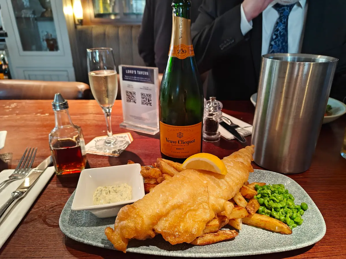 Lord's Tavern photo (photo 1 of 3)