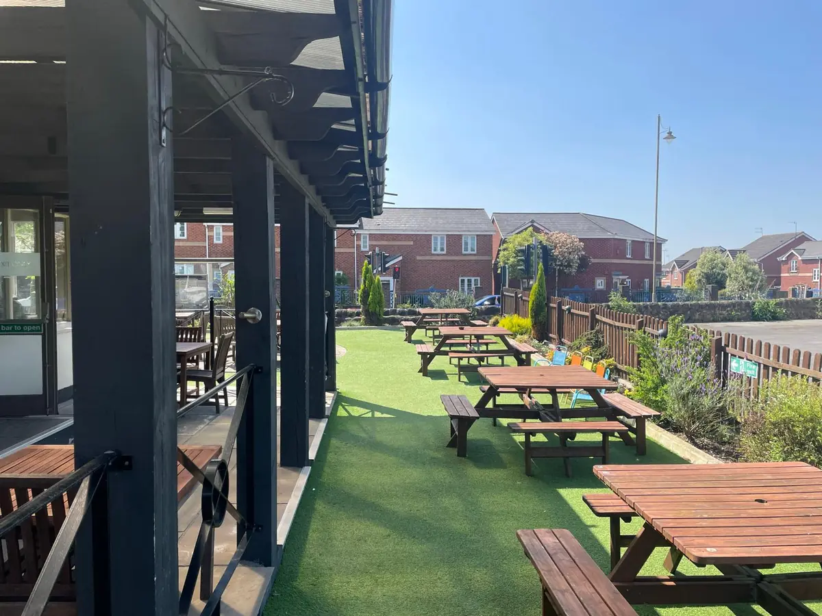 Noah's Bar and Restaurant