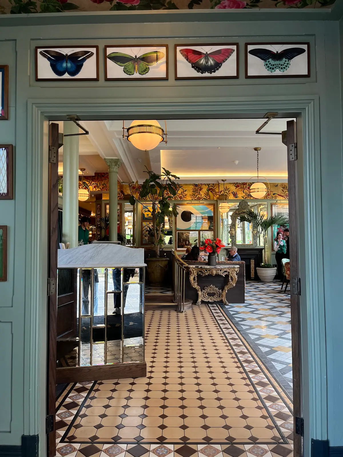 The Ivy Windsor