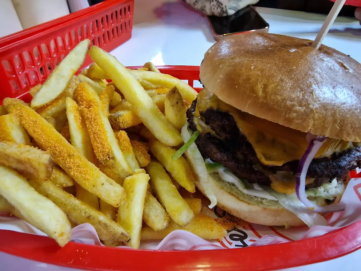 Smokeys - Burgers, Shakes & Shisha photo (photo 2 of 3)