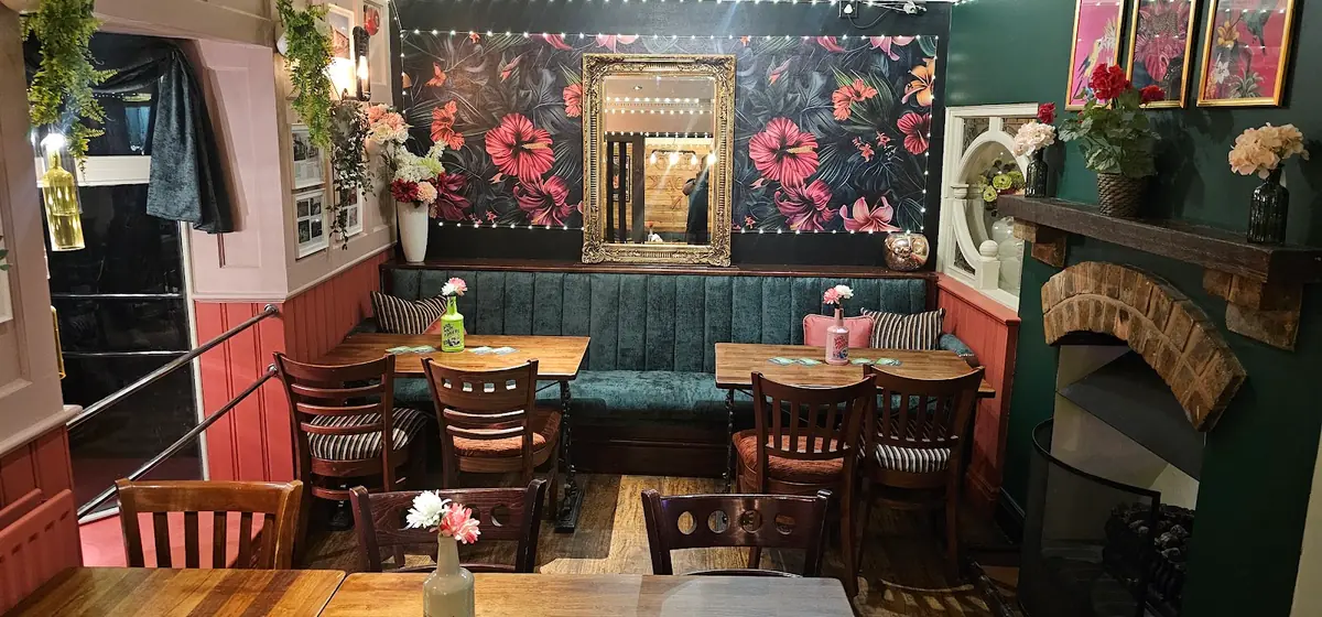 Round Oak Inn